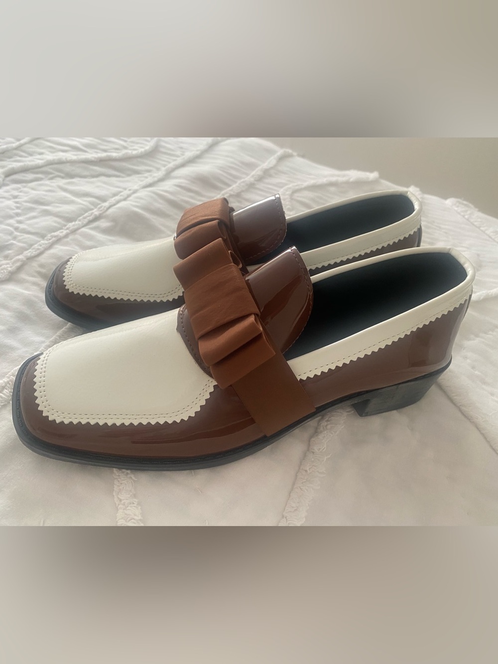 Classic Two-Tone Patent Loafers SZ 9 M